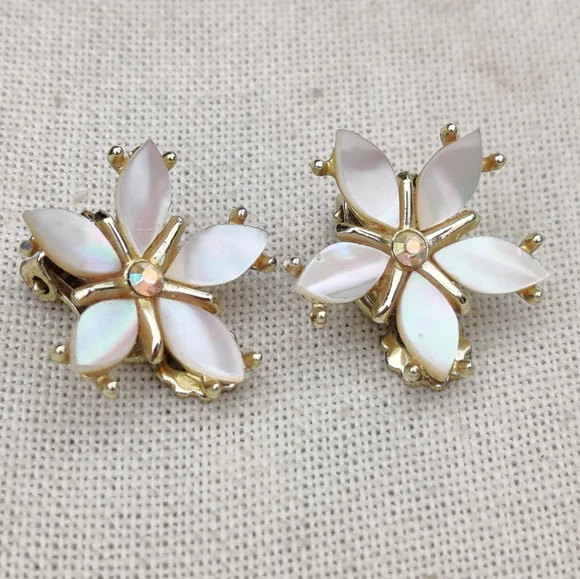 Vintage pat pend mother of pearl crystal flower earrings - Picture 4 of 6